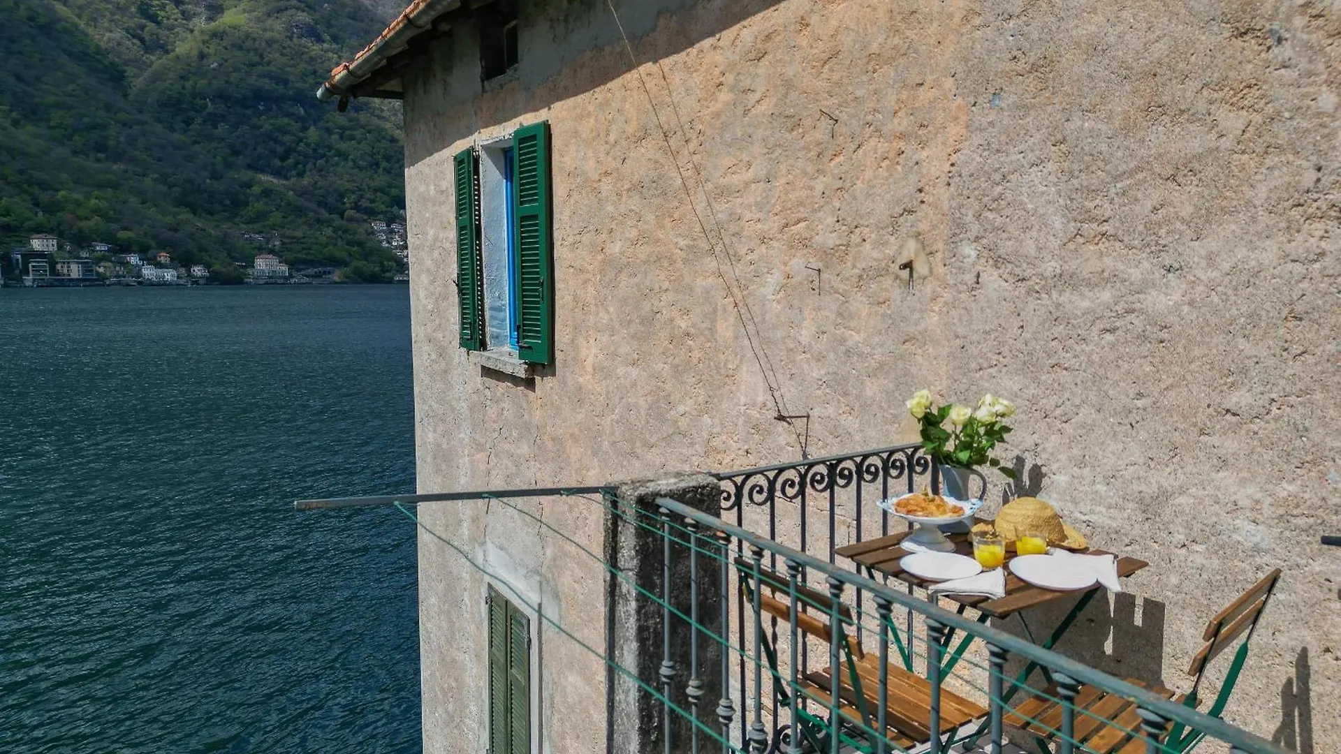 Deriva Apartment On Careno'S Beach By Rent All Como Nesso Italy