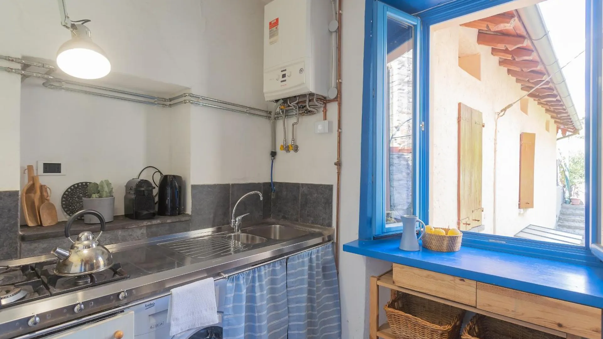 Deriva Apartment On Careno'S Beach By Rent All Como نيسّو 0*,  إيطاليا