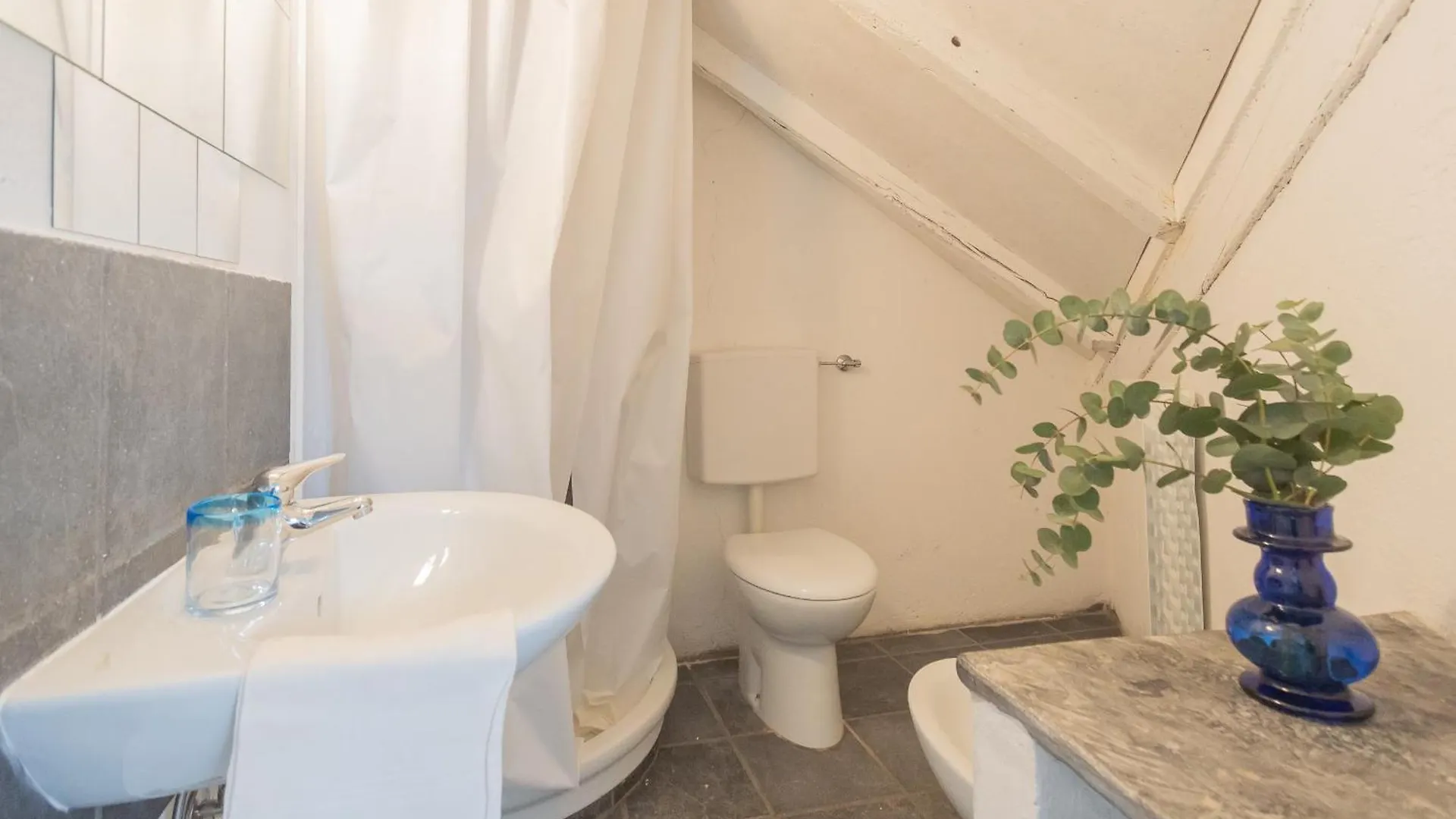 Deriva Apartment On Careno'S Beach By Rent All Como Nesso